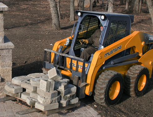 Мини погрузчик Mustang 2700V
