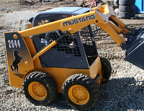 Мини погрузчик Mustang 2044