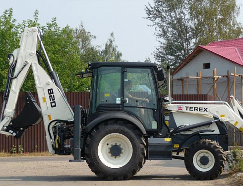 Экскаватор-погрузчик TEREX 820 (Великобритания)