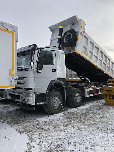 Самосвал HOWO ZZ3407S3867E (8x4) 