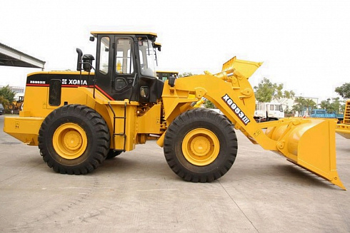 Фронтальный погрузчик XGMA XG953III