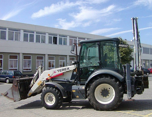 Экскаватор-погрузчик TEREX 820 (Великобритания)